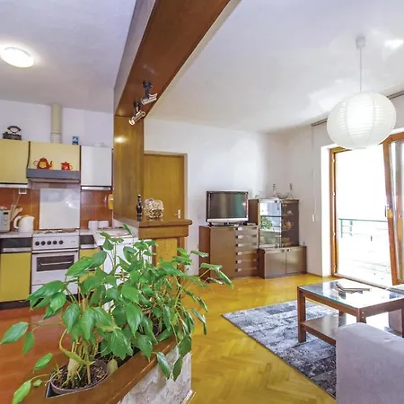 Put Makra Apartamento